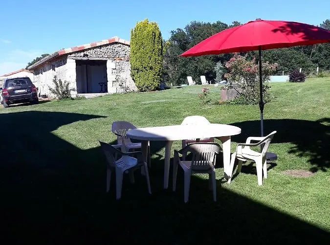 La Girafe Bleue Bed & Breakfast Lunas (Dordogne)