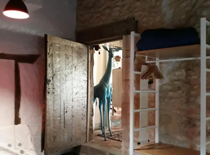 La Girafe Bleue Bed & Breakfast Lunas (Dordogne)
